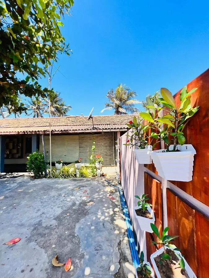 Sun Shine Guest House Negombo 0*,