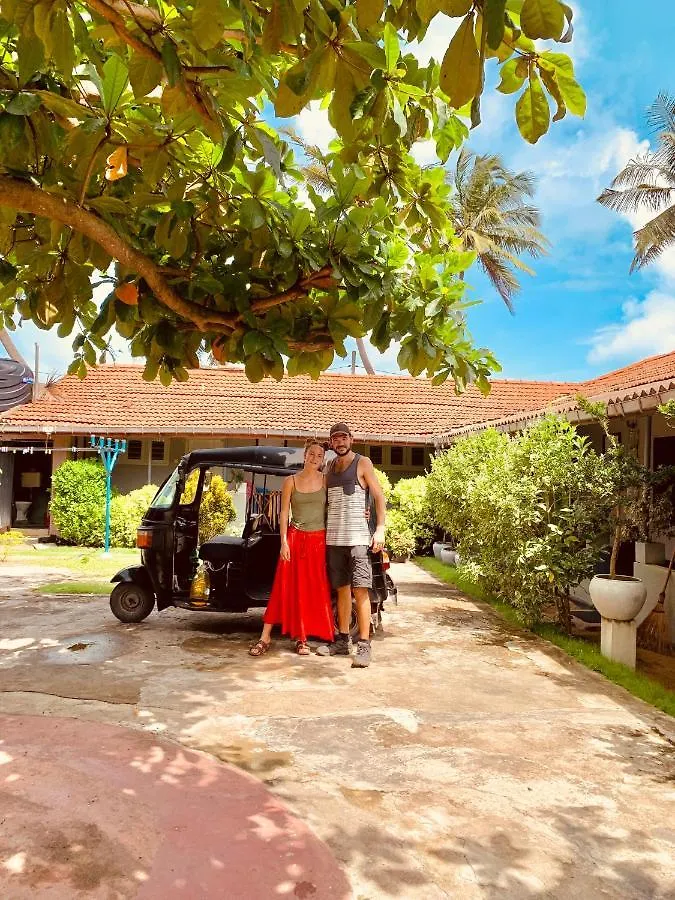 Sun Shine Guest House Negombo 0*,